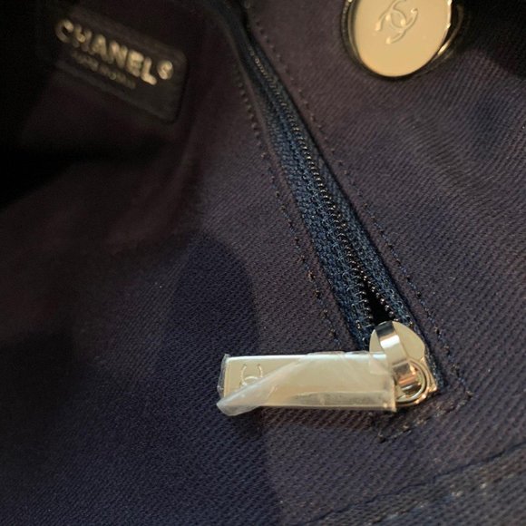 SOLD - 💙2018 LARGE DEAUVILLE TWEED RUNWAY TOTE BAG. - Picture 11 of 12